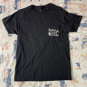 NWOT Apple Jack’s 21 River’s Edge “STAFF” Pocket Graphic Tee Black Medium